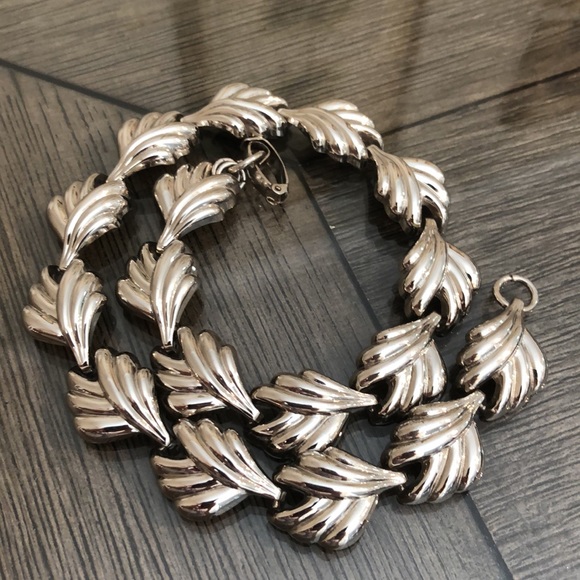 Vintage Silvertone Statement Necklace Leave or Shell Shapes - Picture 6 of 14